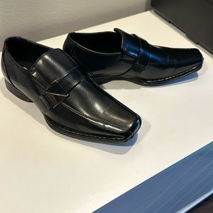 Dress shoes